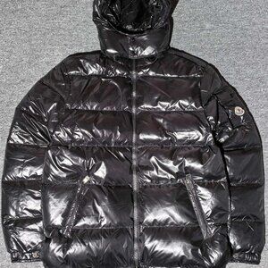 Moncler down jacket is suitable for both men and women